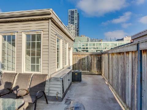 33 - 6 Wellesley Pl, House attached with 2 bedrooms, 3 bathrooms and 1 parking in Toronto ON | Image 20