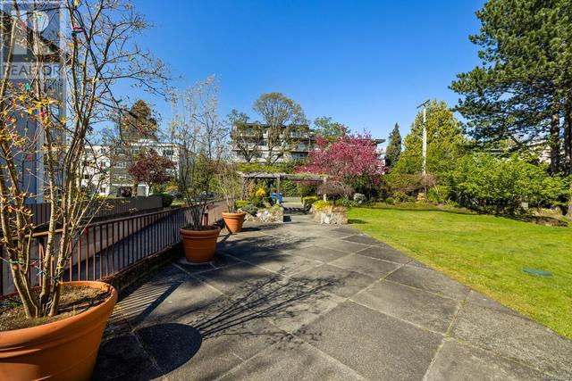 215 - 1149 Rockland Ave, Condo with 2 bedrooms, 2 bathrooms and 1 parking in Victoria BC | Image 43
