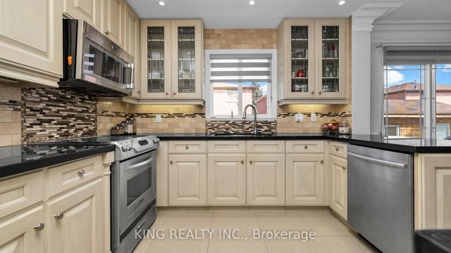 19 Kirk Dr, House detached with 5 bedrooms, 5 bathrooms and 8 parking in Brampton ON | Image 7