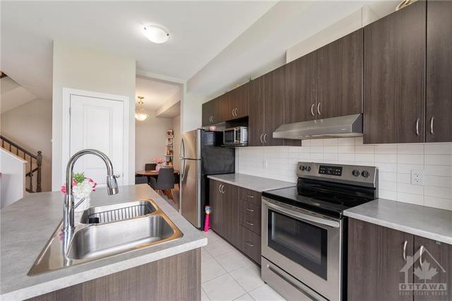 683 Decoeur Drive, Townhouse with 3 bedrooms, 3 bathrooms and 3 parking in Ottawa ON | Image 14