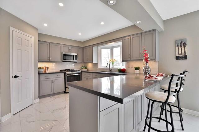 1206 Kings College Dr, House detached with 5 bedrooms, 4 bathrooms and 2 parking in Oakville ON | Image 5