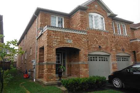 3046 Mission Hill Dr, House semidetached with 4 bedrooms, 3 bathrooms and 2 parking in Mississauga ON | Image 1