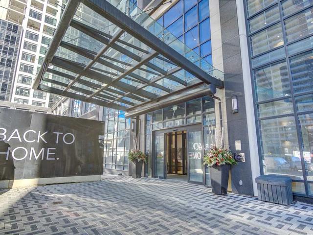 2503 - 7 Mabelle Ave, Condo with 1 bedrooms, 1 bathrooms and 1 parking in Toronto ON | Image 1