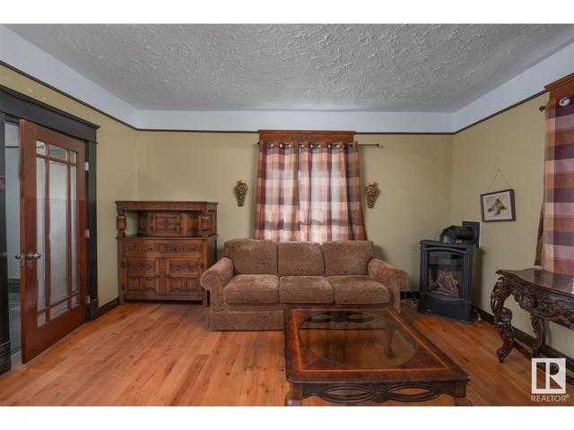 111 King St, House detached with 3 bedrooms, 2 bathrooms and null parking in Bawlf AB | Image 10