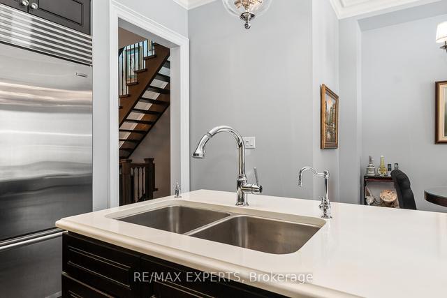 9 Fairholme Ave, House detached with 3 bedrooms, 4 bathrooms and 4 parking in Toronto ON | Image 4