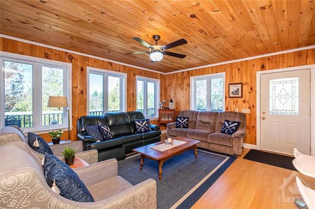 6055 Centennial Drive, House detached with 3 bedrooms, 2 bathrooms and 7 parking in Greater Madawaska ON | Image 9