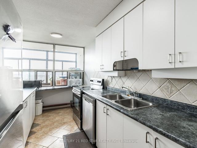 1008 - 15 Kensington Rd, Condo with 3 bedrooms, 2 bathrooms and 1 parking in Brampton ON | Image 7