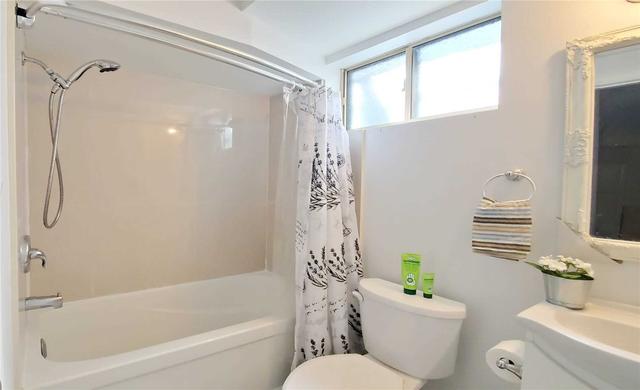 13 Curly Vineway, Townhouse with 3 bedrooms, 3 bathrooms and 1 parking in Toronto ON | Image 3