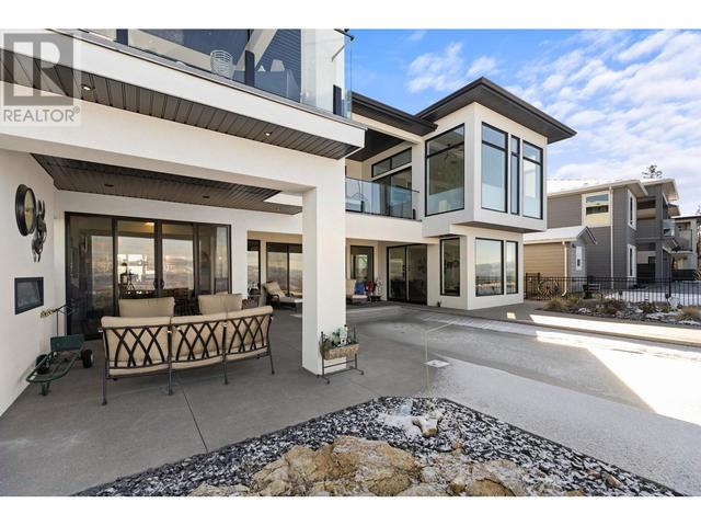 2232 Tramonto Court, House detached with 4 bedrooms, 3 bathrooms and 2 parking in Kelowna BC | Image 5