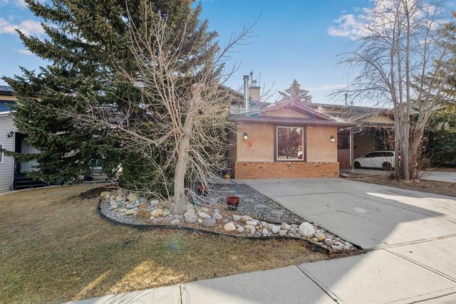143 Macewan Glen Way Nw, House detached with 4 bedrooms, 2 bathrooms and 4 parking in Calgary AB | Image 3