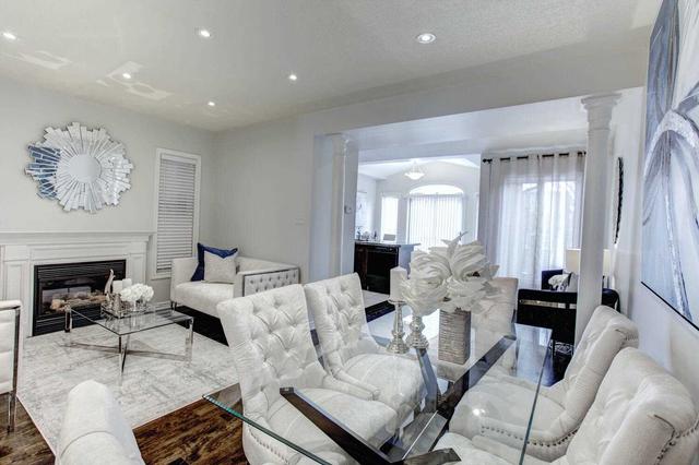141 Royal Appian Cres, House attached with 3 bedrooms, 4 bathrooms and 4 parking in Vaughan ON | Image 6