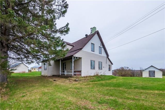 725 Peplinski Homestead Road, House detached with 5 bedrooms, 2 bathrooms and 10 parking in Madawaska Valley ON | Image 8
