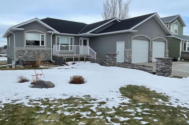 595 8 Avenue W, House detached with 5 bedrooms, 3 bathrooms and 4 parking in Cardston AB | Image 1