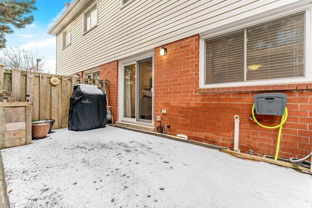 5 Beverly Lane, Townhouse with 3 bedrooms, 2 bathrooms and 2 parking in Halton Hills ON | Image 5