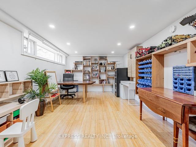 68 Shrewsbury Sq, House detached with 4 bedrooms, 2 bathrooms and 5 parking in Toronto ON | Image 19