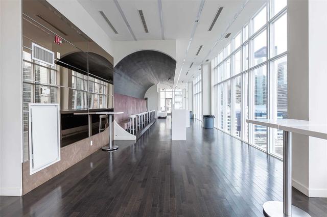 2103 - 126 Simcoe St, Condo with 2 bedrooms, 2 bathrooms and 1 parking in Toronto ON | Image 17