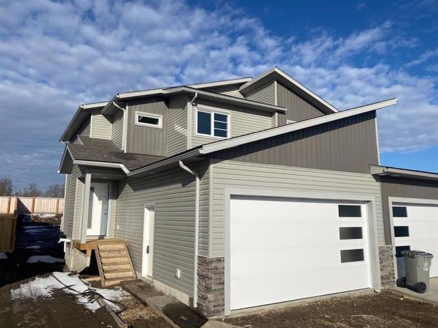 7906 91 Street, Home with 3 bedrooms, 2 bathrooms and 4 parking in Grande Prairie AB | Image 2