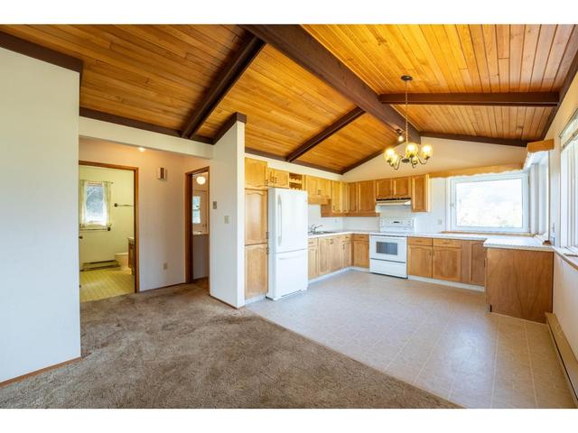 3481 Crestview Road, House detached with 2 bedrooms, 2 bathrooms and null parking in Central Kootenay B BC | Image 16