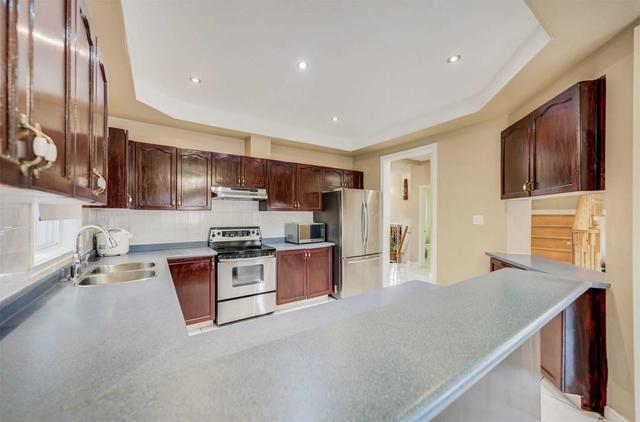 30 Manda Dr, House detached with 4 bedrooms, 4 bathrooms and 6 parking in Vaughan ON | Image 2