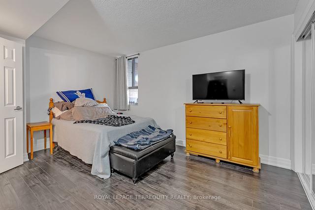1105 - 4 Lisa St, Condo with 3 bedrooms, 2 bathrooms and 1 parking in Brampton ON | Image 9