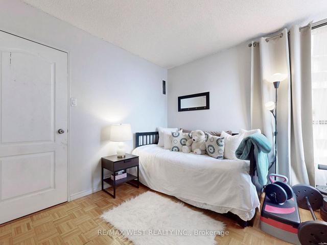 1111 - 10 Martha Eaton Way, Condo with 3 bedrooms, 2 bathrooms and 1 parking in Toronto ON | Image 18