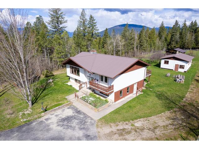 4856 32nd Street, House detached with 3 bedrooms, 2 bathrooms and 2 parking in Central Kootenay B BC | Image 3