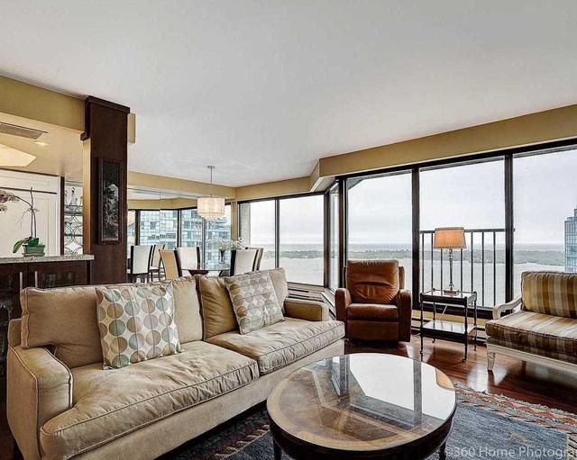 3512 - 55 Harbour Sq, Condo with 2 bedrooms, 2 bathrooms and 1 parking in Toronto ON | Image 7