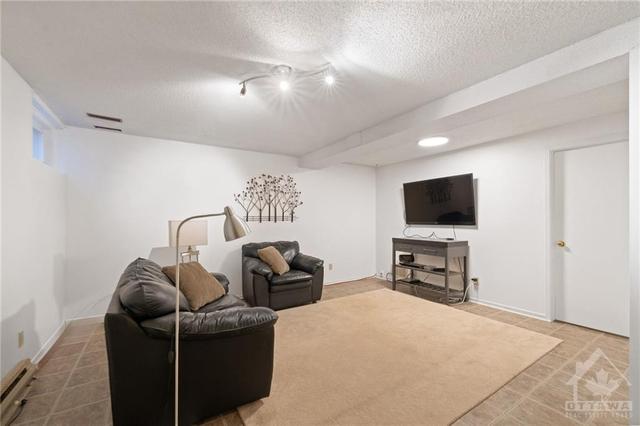 1703 Rodin Way, Townhouse with 3 bedrooms, 2 bathrooms and 1 parking in Ottawa ON | Image 19