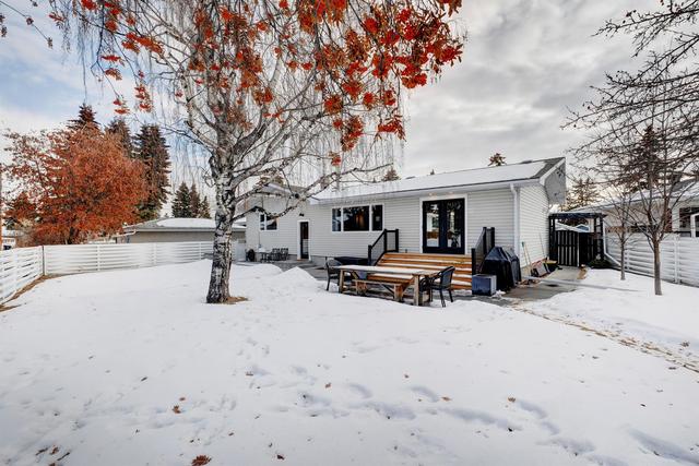 44 Governor Drive Sw, House detached with 4 bedrooms, 3 bathrooms and 3 parking in Calgary AB | Image 18