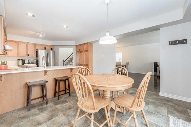 86 Mcarthur Dr, Condo with 3 bedrooms, 4 bathrooms and 4 parking in Guelph ON | Image 2