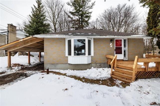 48 Vaan Drive, House detached with 2 bedrooms, 1 bathrooms and 3 parking in Ottawa ON | Image 1