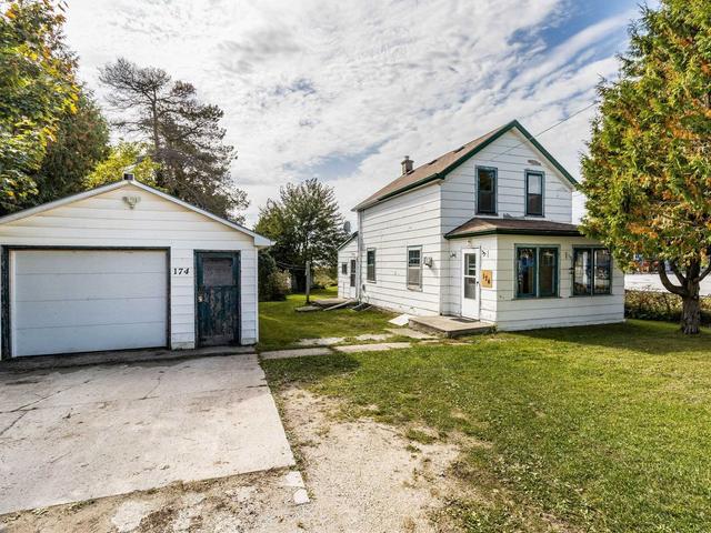174 Toronto St N, House detached with 2 bedrooms, 2 bathrooms and 3 parking in Grey Highlands ON | Image 1
