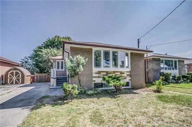 7 Hathway Dr, House detached with 3 bedrooms, 2 bathrooms and 3 parking in Toronto ON | Image 1