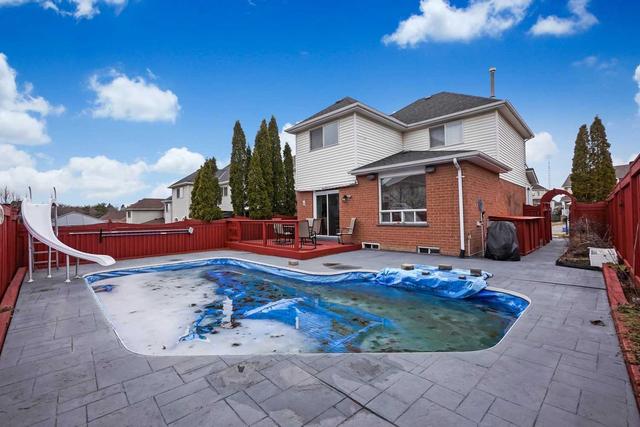 1106 Timberland Cres, House detached with 4 bedrooms, 4 bathrooms and 5 parking in Oshawa ON | Image 33
