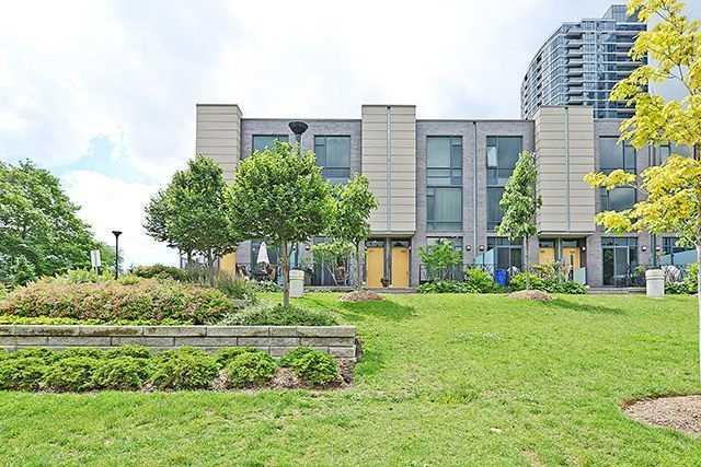 Th 67 - 27 Valhalla Inn Rd, Townhouse with 3 bedrooms, 3 bathrooms and 1 parking in Toronto ON | Image 2