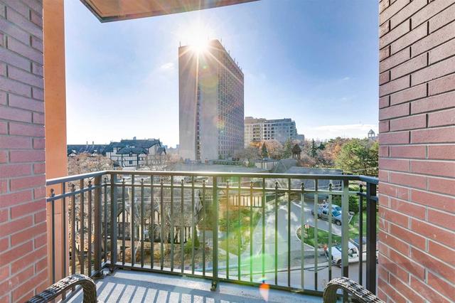 512 - 30 Old Mill Rd, Condo with 2 bedrooms, 2 bathrooms and 1 parking in Toronto ON | Image 9