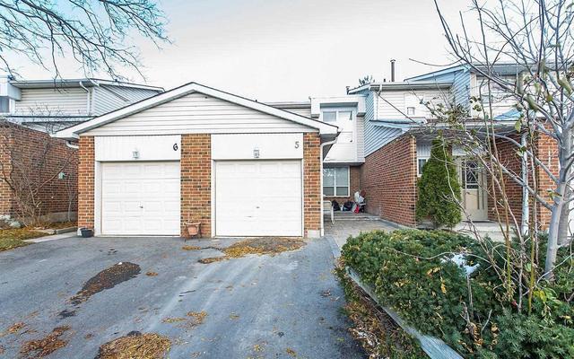 5 - 525 Meadows Blvd, Townhouse with 3 bedrooms, 2 bathrooms and 1 parking in Mississauga ON | Image 2