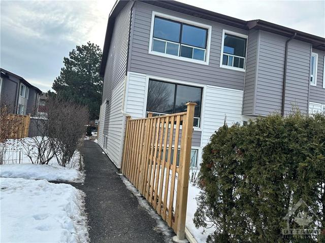 76 Banner Road, Townhouse with 4 bedrooms, 2 bathrooms and 1 parking in Ottawa ON | Image 28