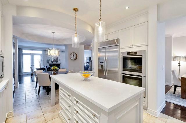 4127 Shipp Dr, Townhouse with 4 bedrooms, 4 bathrooms and 4 parking in Mississauga ON | Image 3