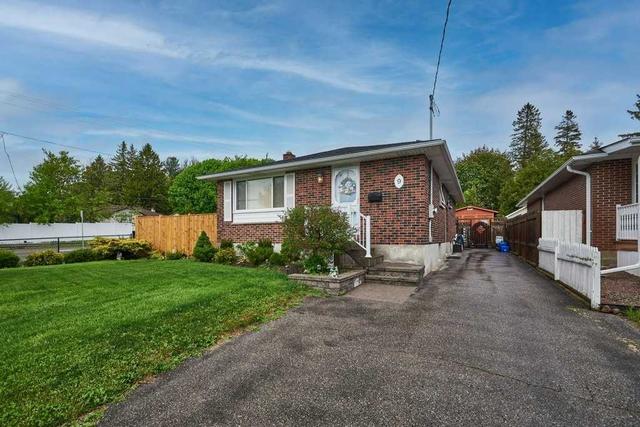 9 Keewatin St S, House detached with 3 bedrooms, 2 bathrooms and 5 parking in Oshawa ON | Card Image
