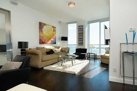 lph05 - 8 York St, Condo with 2 bedrooms, 3 bathrooms and 1 parking in Toronto ON | Image 2