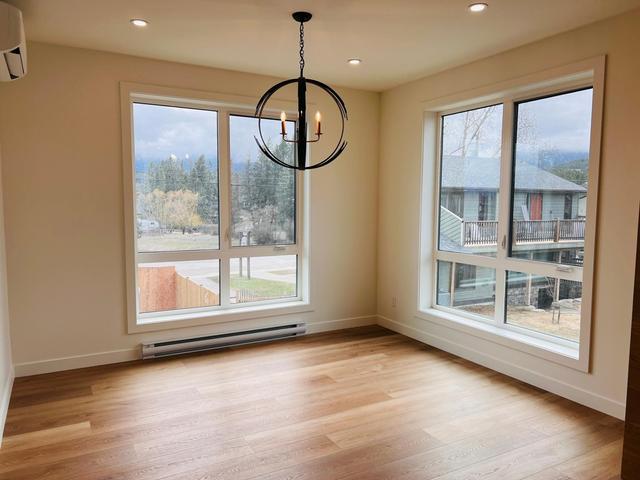 304 - 514 14th Street, House attached with 2 bedrooms, 3 bathrooms and 3 parking in Invermere BC | Image 11