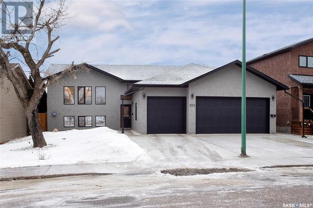 825 N Avenue S, House detached with 5 bedrooms, 4 bathrooms and null parking in Saskatoon SK | Image 1