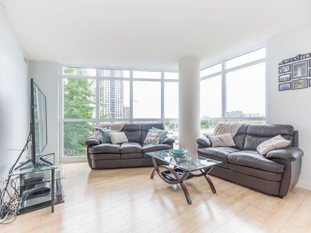 507 - 1 Valhalla Inn Rd, Condo with 2 bedrooms, 1 bathrooms and 2 parking in Toronto ON | Image 6