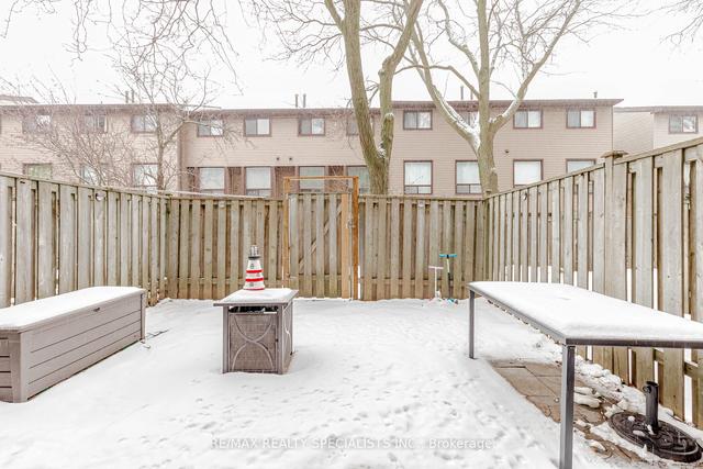 36 Carleton Pl, Townhouse with 3 bedrooms, 2 bathrooms and 2 parking in Brampton ON | Image 33