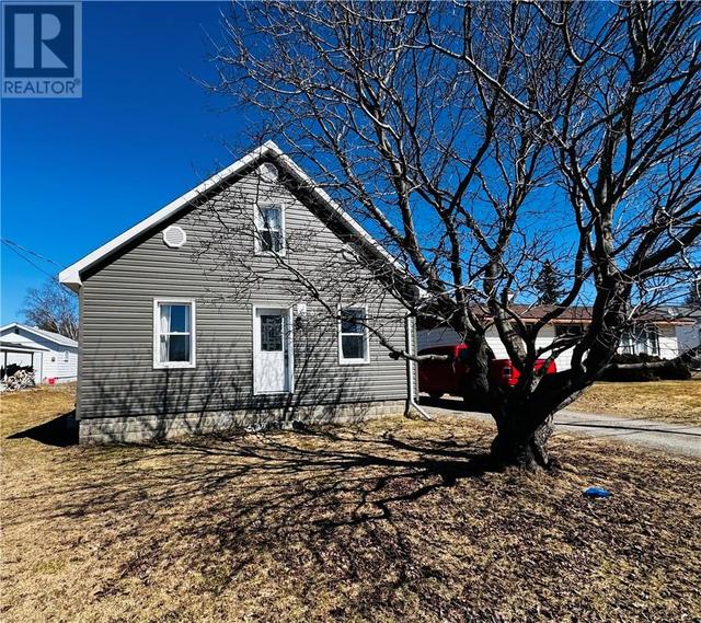 650 Elizabeth, House detached with 3 bedrooms, 2 bathrooms and null parking in Espanola ON | Image 1