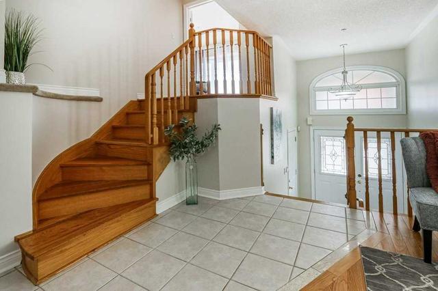 16 Temple West Cres, House detached with 3 bedrooms, 3 bathrooms and 5 parking in Ajax ON | Image 8