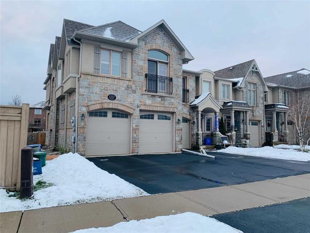 2325 Stone Glen Cres, House attached with 4 bedrooms, 3 bathrooms and 4 parking in Oakville ON | Image 1