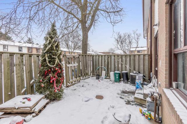 70 Fleetwood Cres, Townhouse with 3 bedrooms, 2 bathrooms and 1 parking in Brampton ON | Image 26