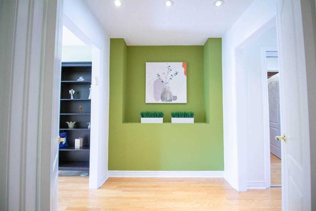 94b Ellerslie Ave, Townhouse with 3 bedrooms, 4 bathrooms and 1 parking in Toronto ON | Image 2